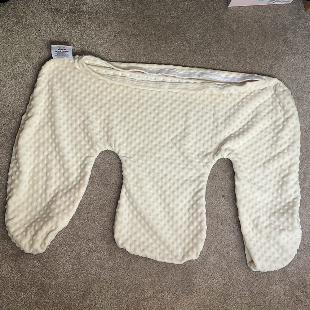 Twin Z nursing pillow ivory cover.